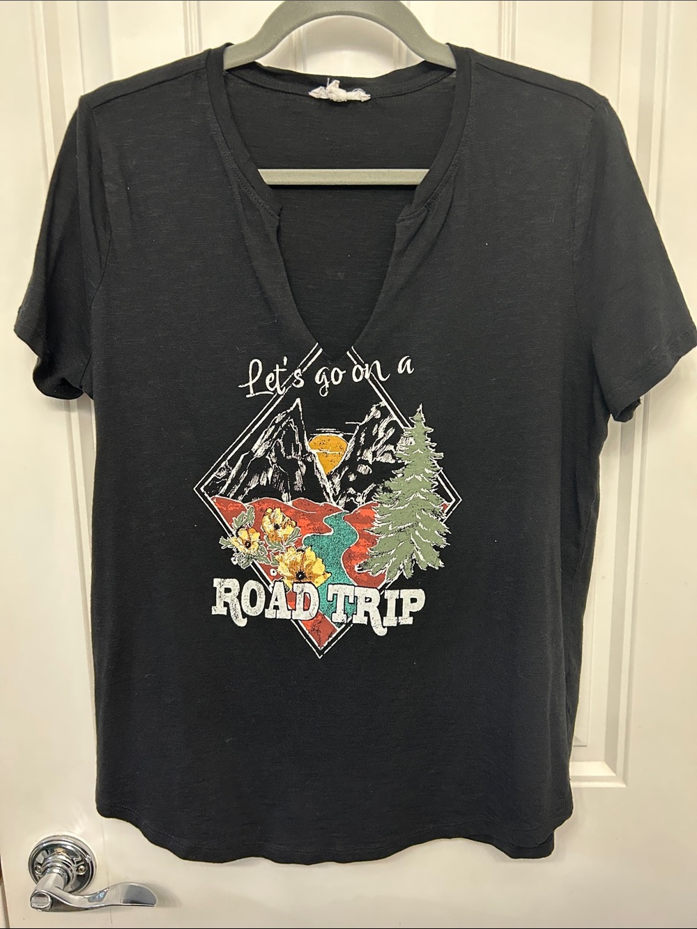 Maurices Black 'Let's Go on a Road Trip' Graphic V-Neck Tee
